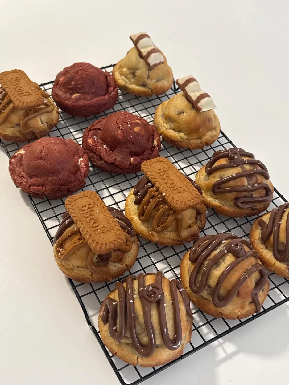 Luxy Cookies em grelha, prontas a sair